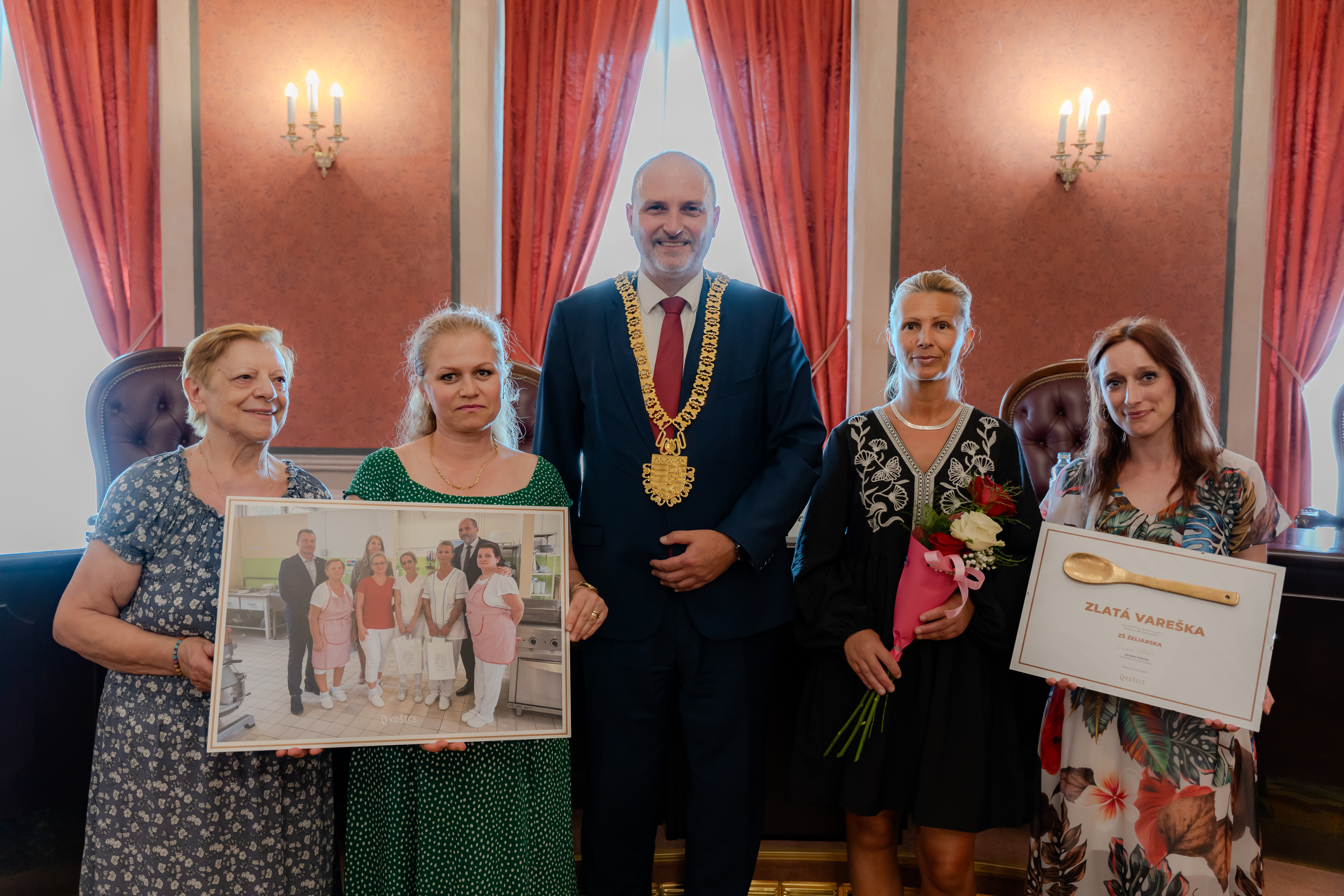 Prijatie nepedagogickych zamestnancov v Historickej radnici-6